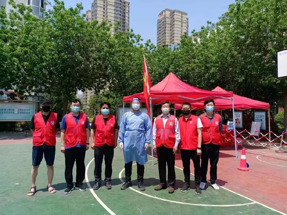 【黨建園地】服務核酸檢測，爭當防疫先鋒│鄭投產(chǎn)業(yè)園黨員志愿者積極參與社區(qū)疫情防控志愿服務活動