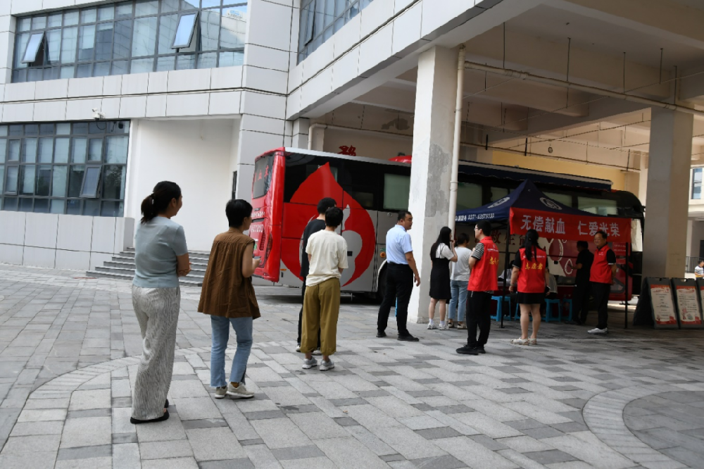【黨建園地】無償獻血 仁愛光榮丨鄭投產業(yè)園黨支部組織開展無償獻血活動