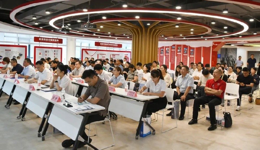 出海新機(jī)遇 二七新動能丨政策護(hù)航，金融賦能，認(rèn)證筑基，企業(yè)出海，共繪二七區(qū)企業(yè)新藍(lán)圖主題宣講會在鄭投科技創(chuàng)新園成功舉辦